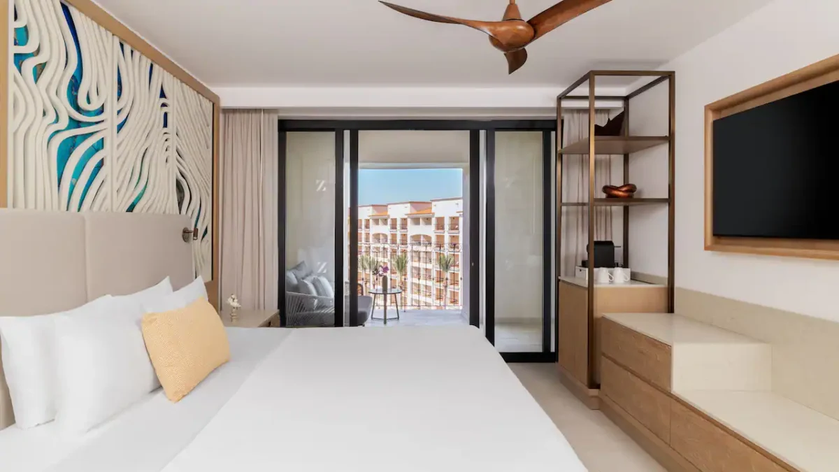 Club Deluxe Ocean View One Bedroom Master Suite with king bed, private balcony, and ocean views at Hyatt Ziva Los Cabos.