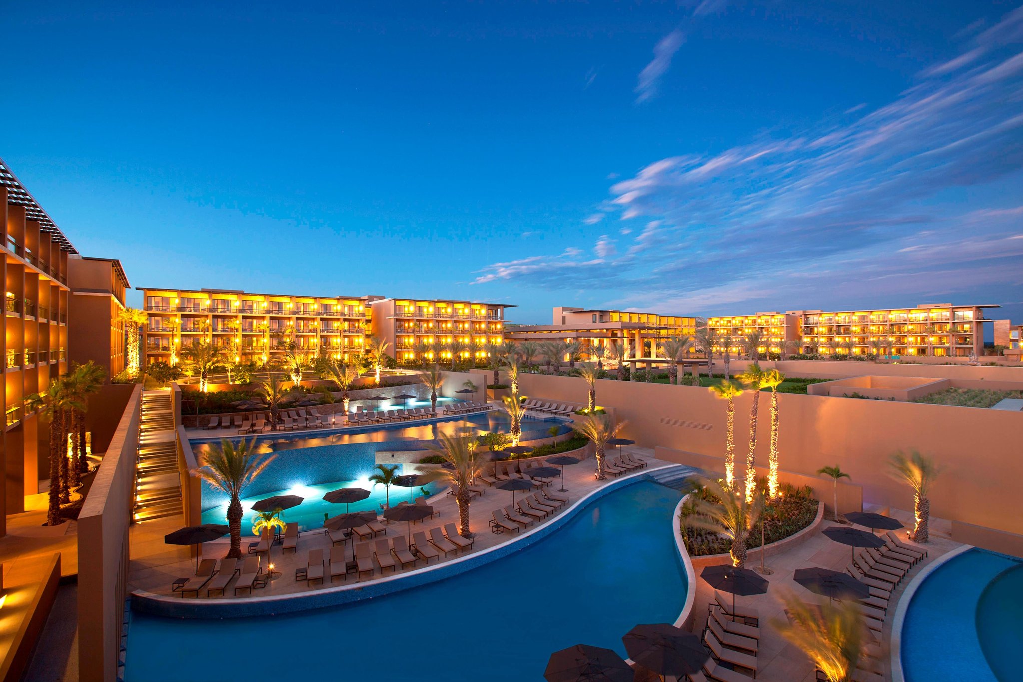 JW Marriott Los Cabos Beach Resort and Spa with luxury rooms, award-winning spa, and beachfront setting in San José del Cabo, Mexico.